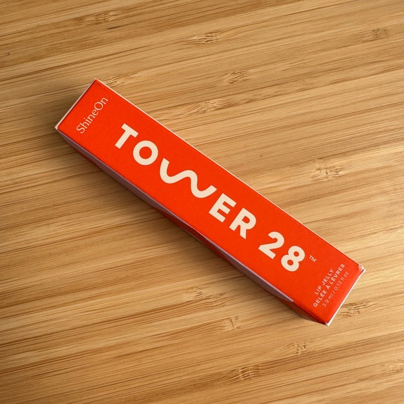 Tower 28 clear lip gloss, Chill, full size 3.9ml never opened - Picture 3 of 3